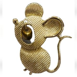 Vtg Estate 70s Sarah Coventry Gold Tone Mouse Brooch Mouse Pin Dangle Eye